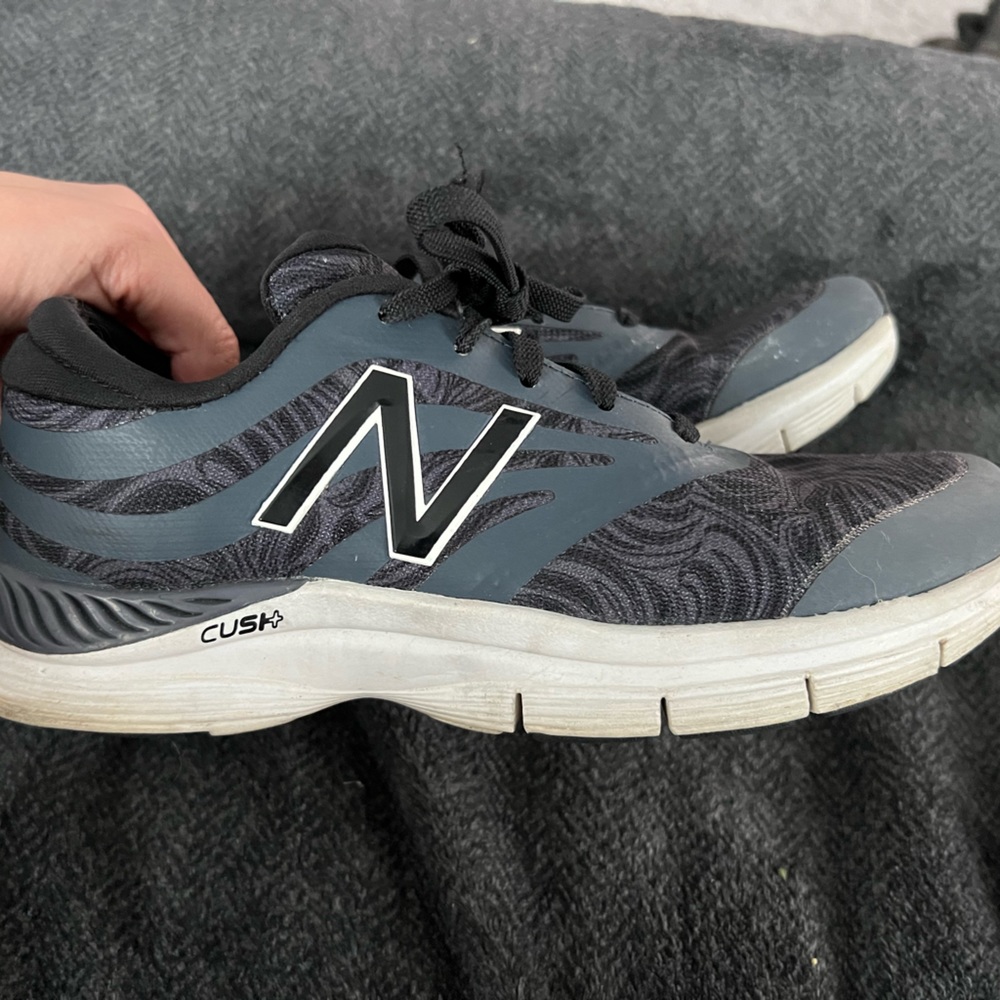 New balance tennis shoes